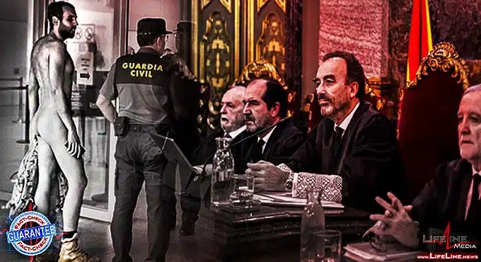 tòa án Tây Ban Nha nam khỏa thân